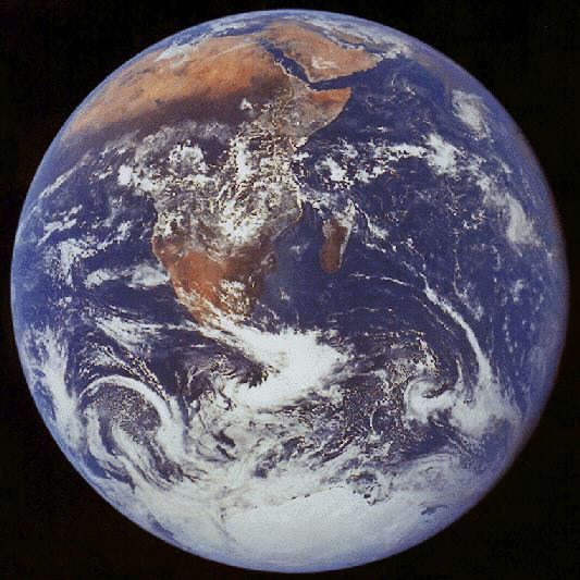 La Tierra, nuestro planeta azul, fotografiado por los astronautas del Apollo 17. Tomada de www.solarviews.com