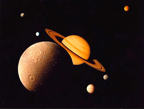 Saturno y alguno de sus satlites. Tomada de www.solarviews.com