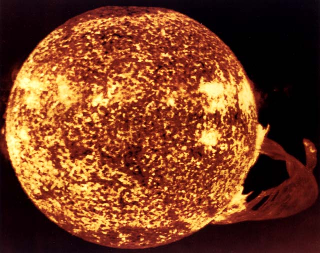 El Sol, nuestra estrella. Tomada de www.solarviews.com