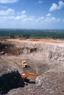 Explotacin minera en una laterita.