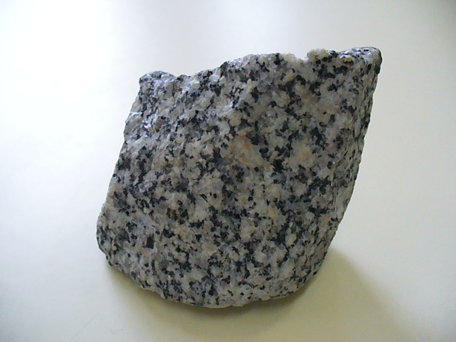 El granito es una roca plutnica. Imagen: De Mier y Leva.