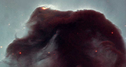 Nebulosa de la Cabeza del Caballo, formada por polvo oscuro.